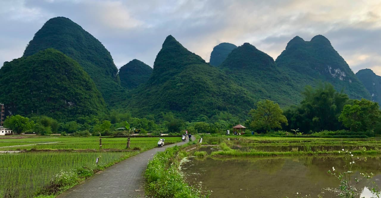 六日行 · 阳朔山水甲桂林